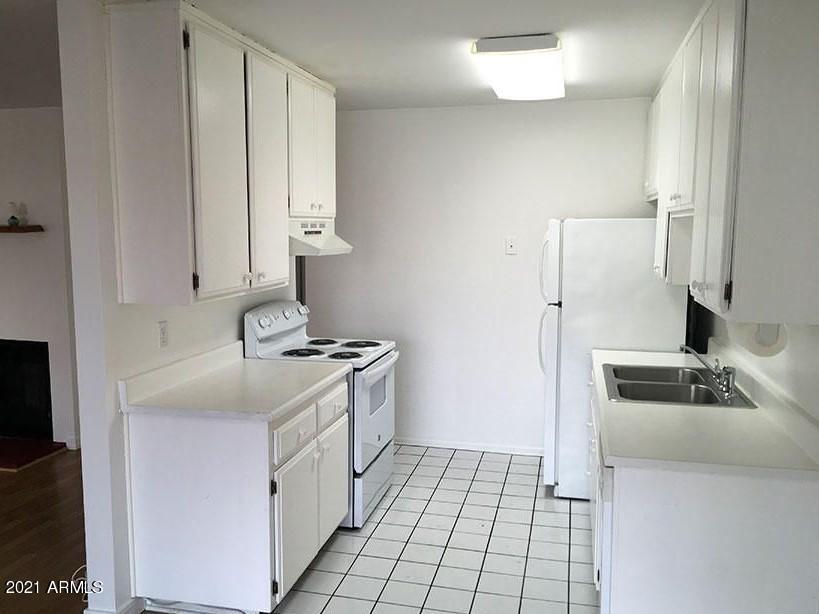 5525 East Thomas Road, Unit K14 Phoenix, AZ 85018 - Photo 8 of 17 Kitchen