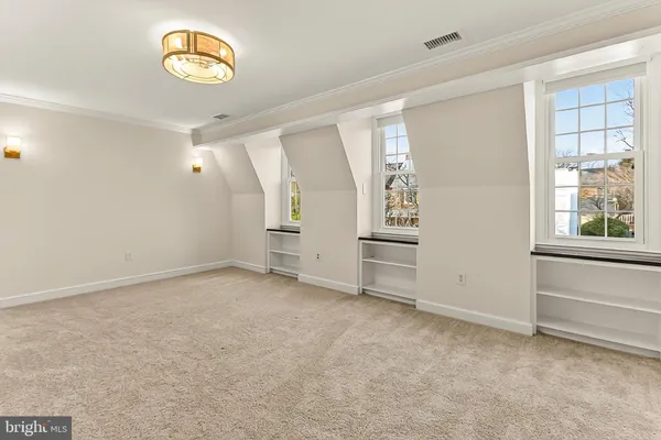 a view of empty room with cabinet and cabinet