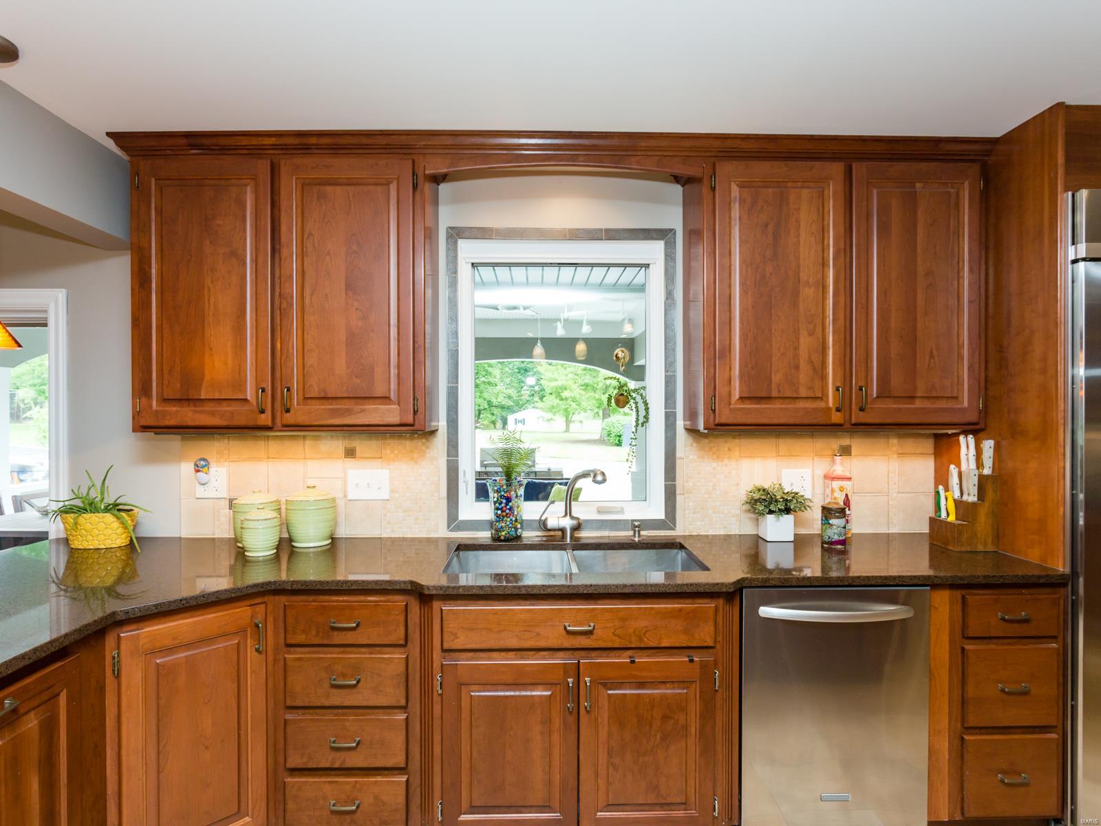 10327 Kennerly Road St. Louis, MO 63128 - Photo 7 of 57 Gallery Image 7