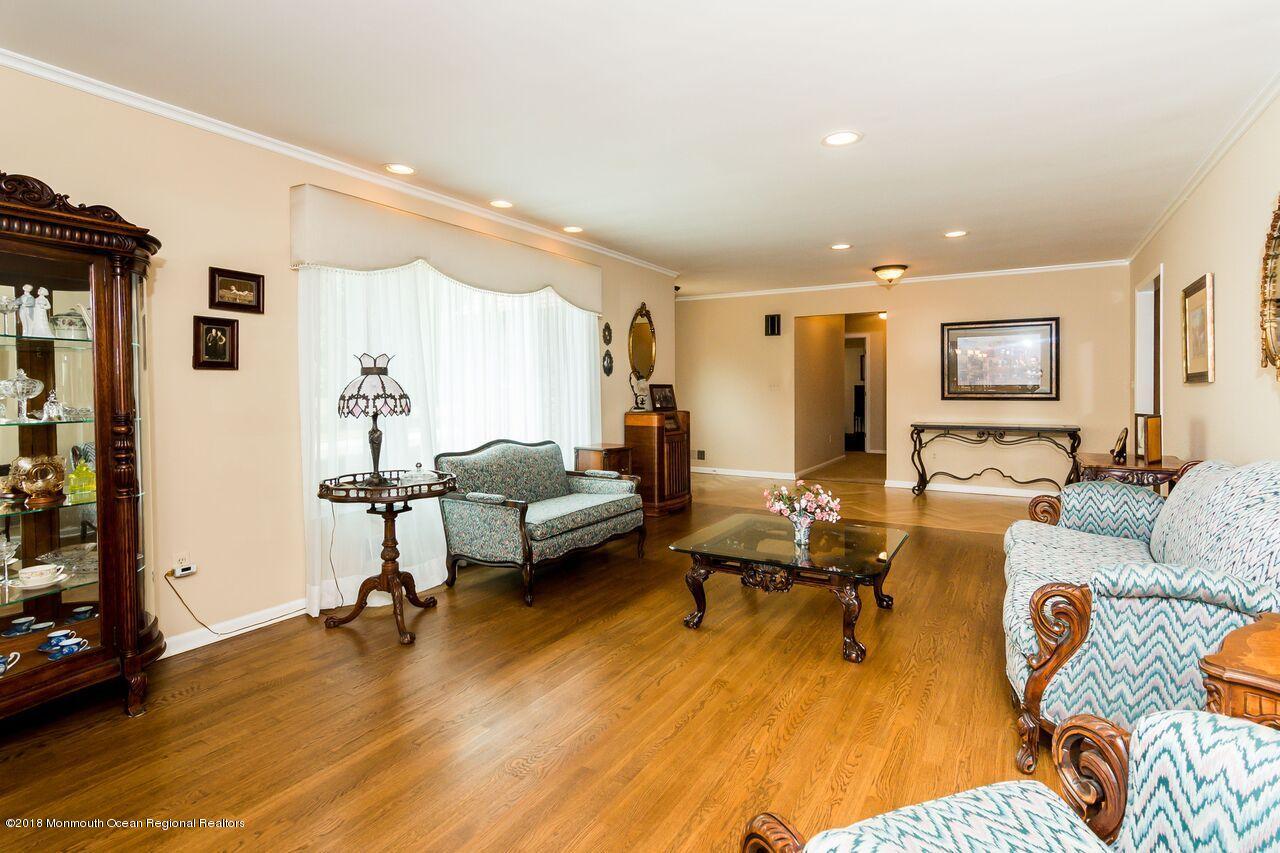 22 Randall Road Holmdel, NJ 07733 - Photo 6 of 41 BDGuhHrg