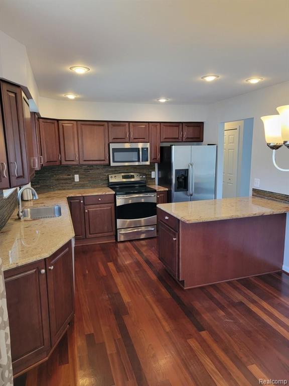 624 Renshaw Street Rochester, MI 48307 - Photo 4 of 29
