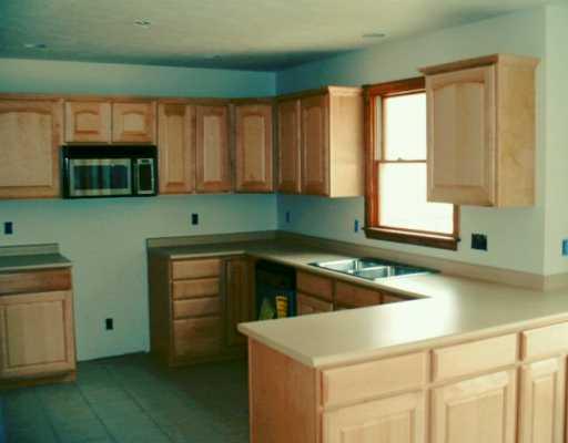 174 Bebout Road Venetia, PA 15367 - Photo 3 of 8 Kitchen.