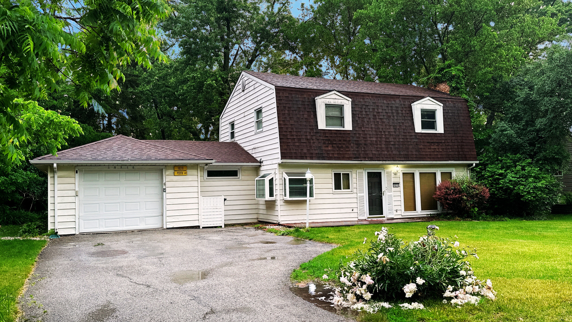 18210 Perth Avenue Homewood, IL 60430 - Photo 2 of 17