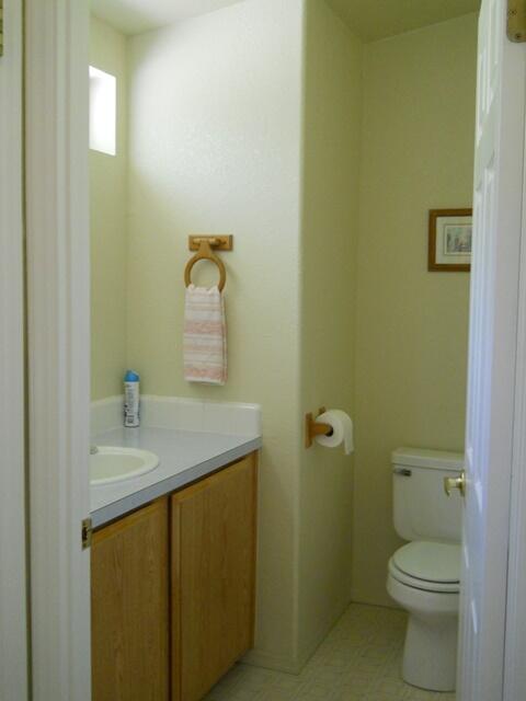 570 Schiefflin Gulch Road Gold Hill, OR 97525 - Photo 25 of 32 Half bath adjacent to laundry