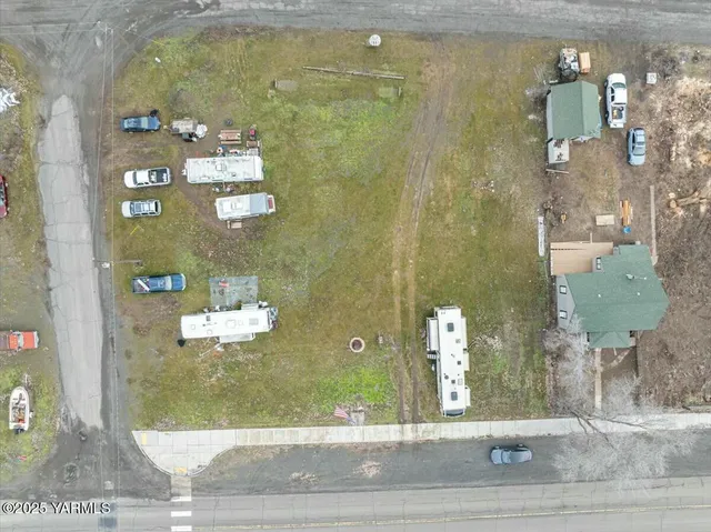 $199,900 | 165 Main Street North, Washtucna, WA 99371