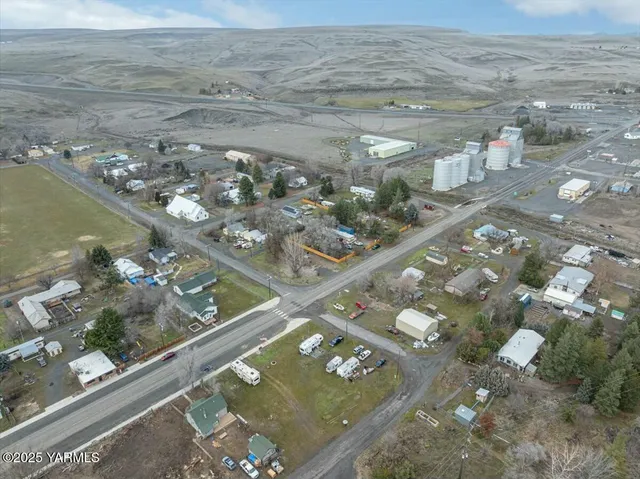 $199,900 | 165 Main Street North, Washtucna, WA 99371