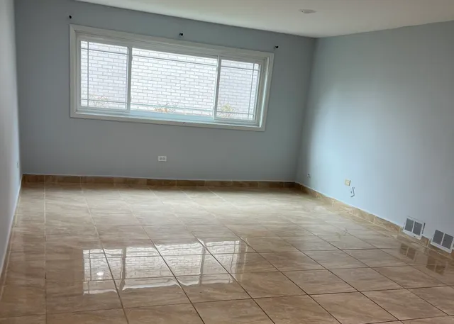 $2,900 | 8440 163rd Street, Tinley Park, IL 60487