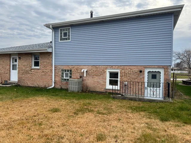 $2,900 | 8440 163rd Street, Tinley Park, IL 60487