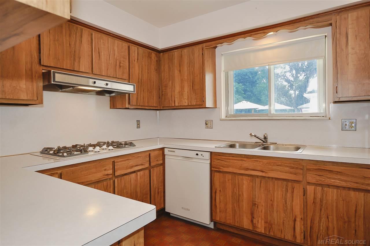 820 Hampton Road Grosse Pointe Woods, MI 48236 - Photo 8 of 29