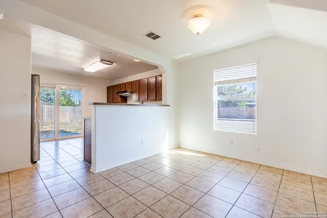 a view of livingroom with furniture
