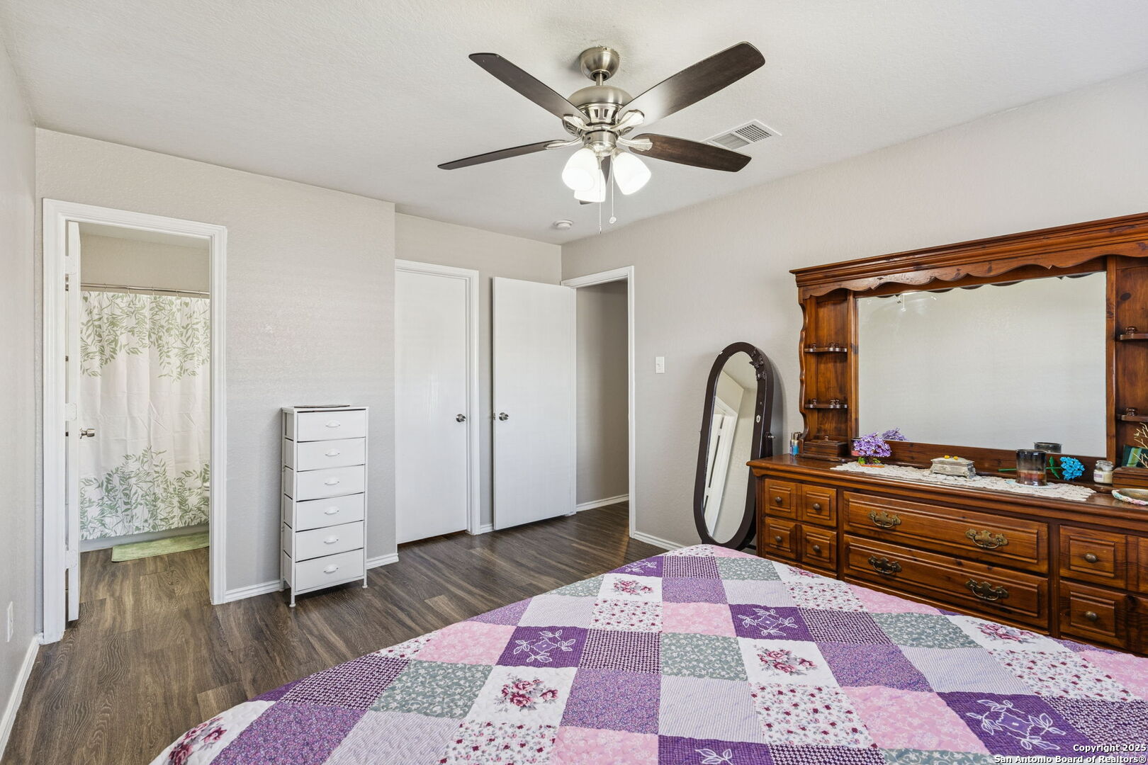 8919 Kestrel Oak Converse, TX 78109 - Photo 17 of 24 a living room with furniture and wooden floor