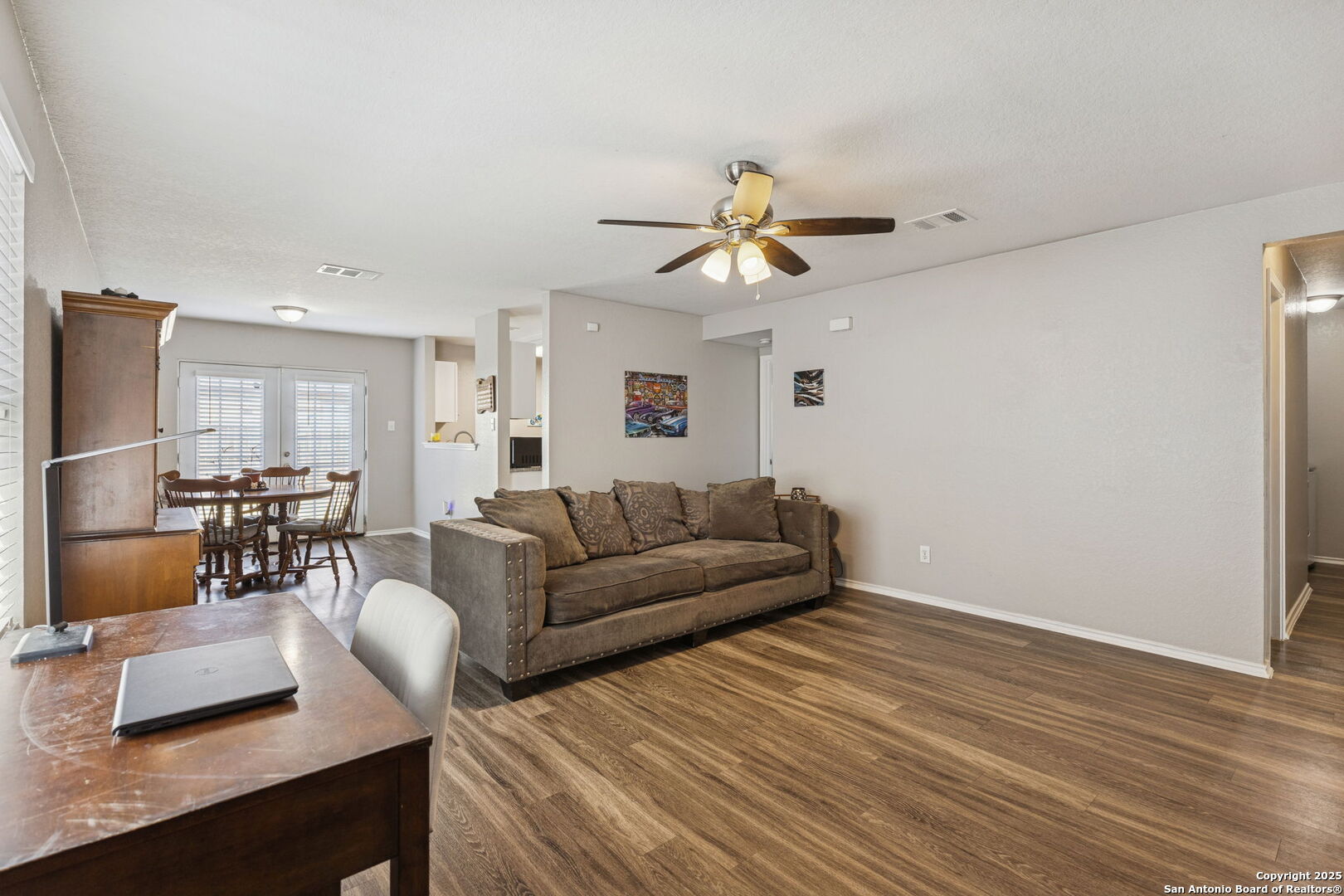 8919 Kestrel Oak Converse, TX 78109 - Photo 22 of 24 a living room with furniture and a wooden floor
