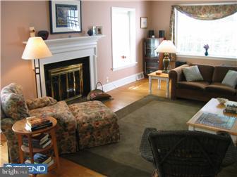 656 Mulford Road Wyncote, PA 19038 - Photo 5 of 10 Living Room
