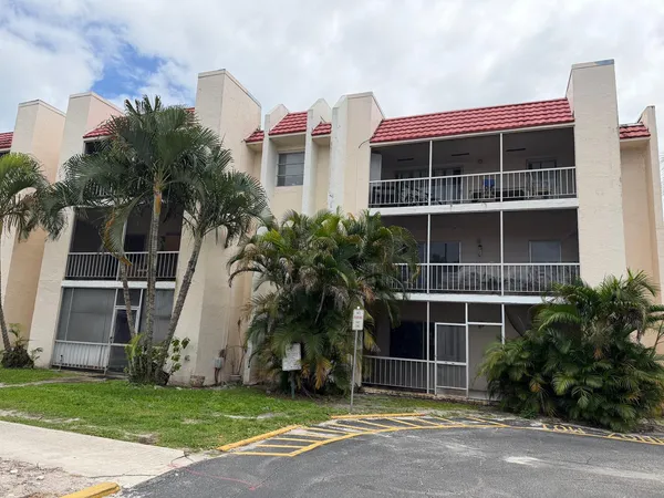 $2,500 | 610 Northwest 13th Street, Unit 210, Boca Raton, FL 33486