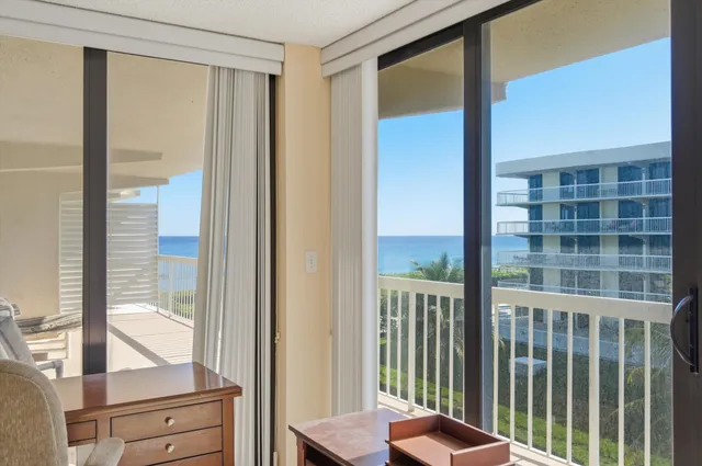 $1,159,000 | 3250 South Ocean Boulevard, Unit 401S, Palm Beach, FL 33480