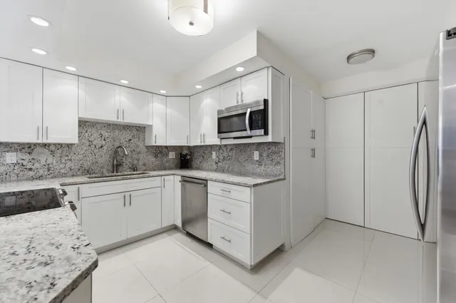 $1,159,000 | 3250 South Ocean Boulevard, Unit 401S, Palm Beach, FL 33480