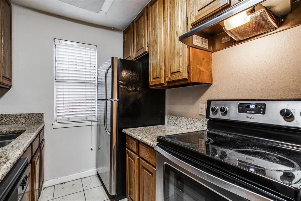 5114 Bryan Street, Unit 3 Dallas, TX 75206 - Photo 14 of 22 a kitchen with a stove and a refrigerator