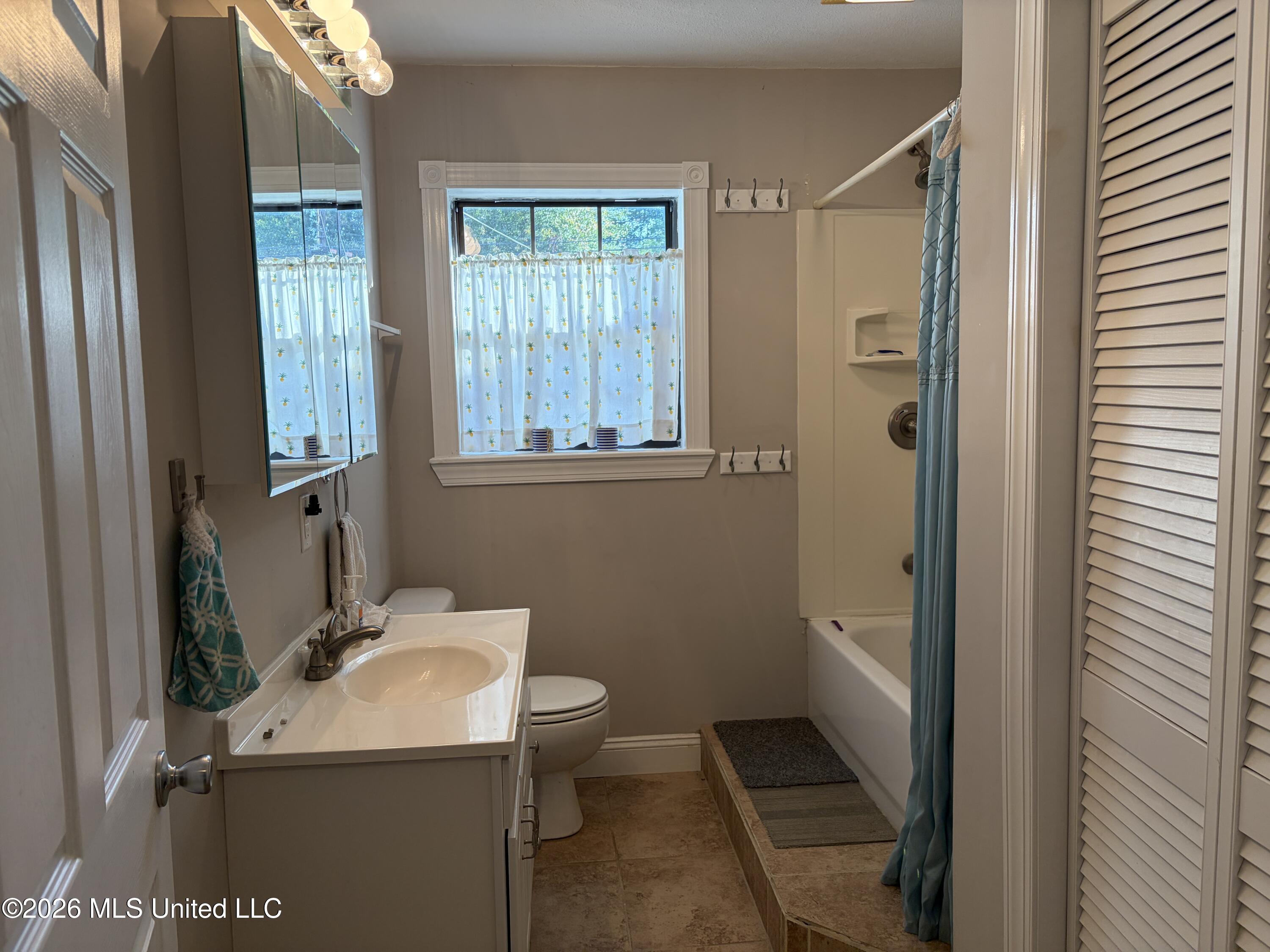 263 Pine Ridge Drive Waveland, MS 39576 - Photo 22 of 27 Hall Bathroom