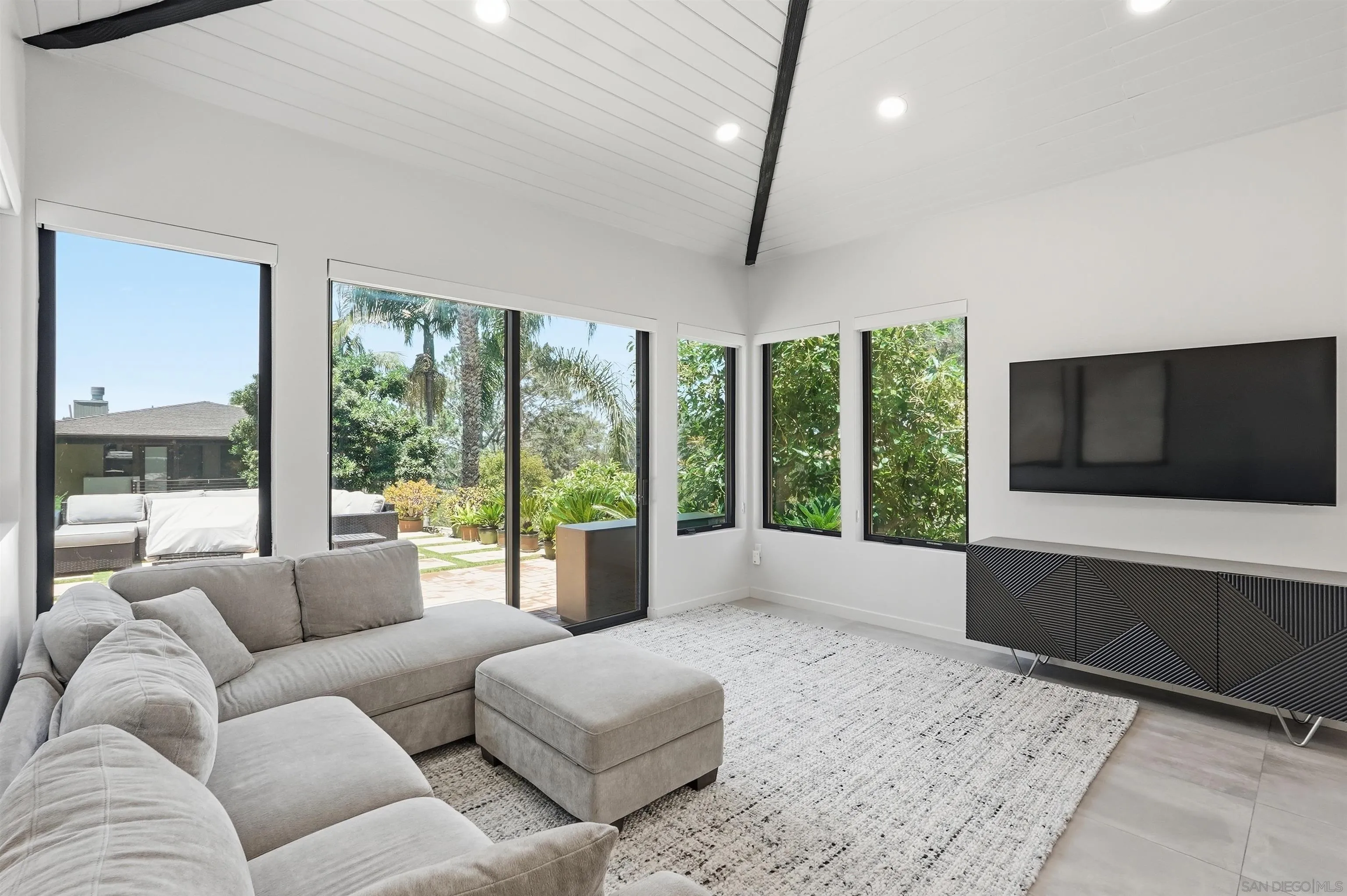 341 Hidden Pines Road Del Mar, CA 92014 - Photo 4 of 22