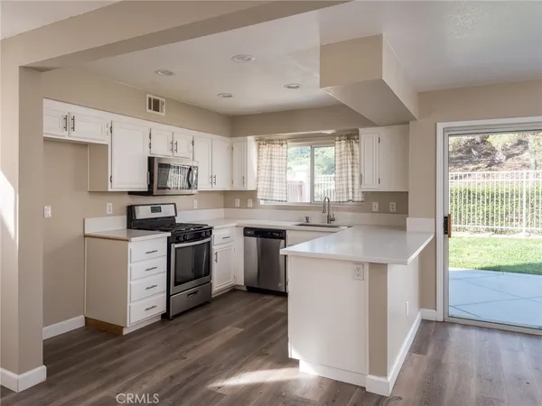 $3,300 | 43465 Corte Barbaste, Temecula, CA 92592