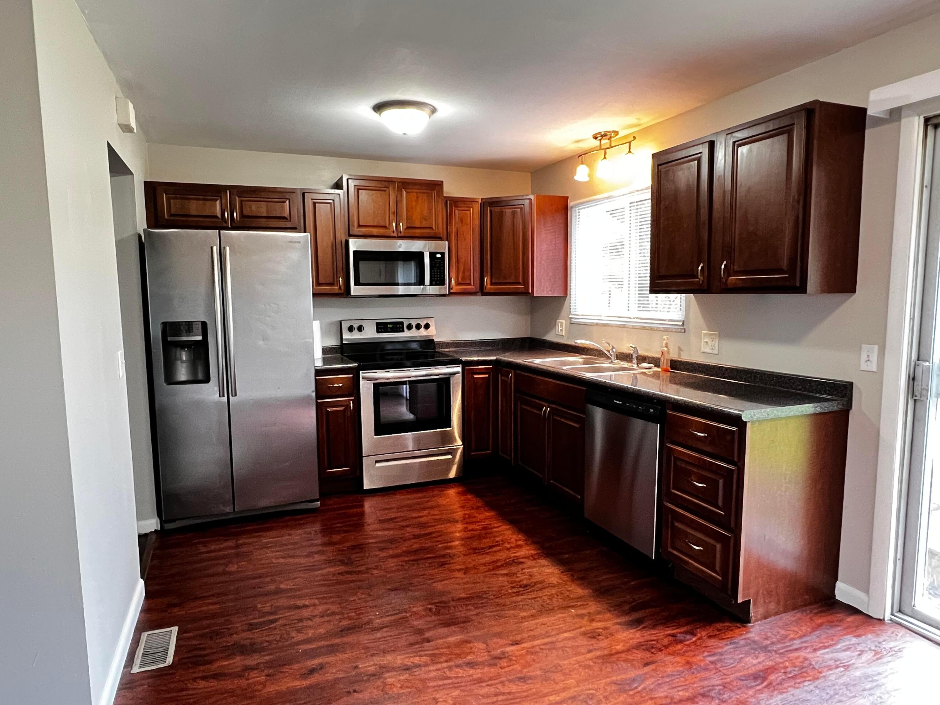 5100 Chingford Road Columbus, OH 43232 - Photo 2 of 16 Kitchen