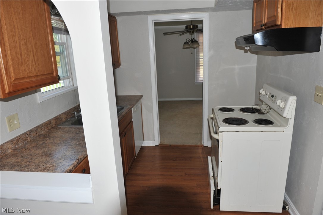 1098 Winston Road Cleveland, OH 44121 - Photo 5 of 19