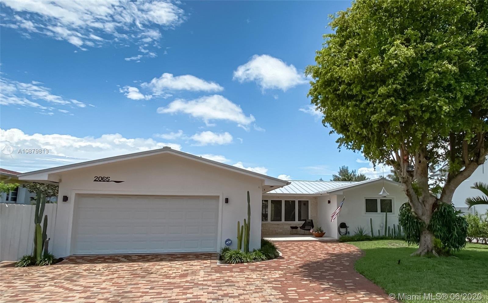 2065 Northeast 121st Road North Miami, FL 33181 - Photo 3 of 25 Gallery Image 3
