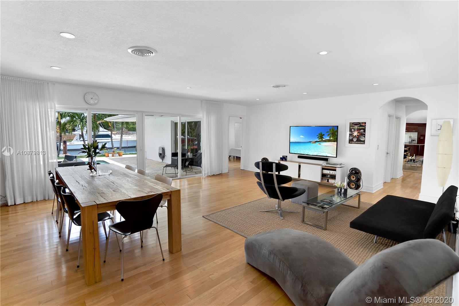 2065 Northeast 121st Road North Miami, FL 33181 - Photo 6 of 25 Gallery Image 6