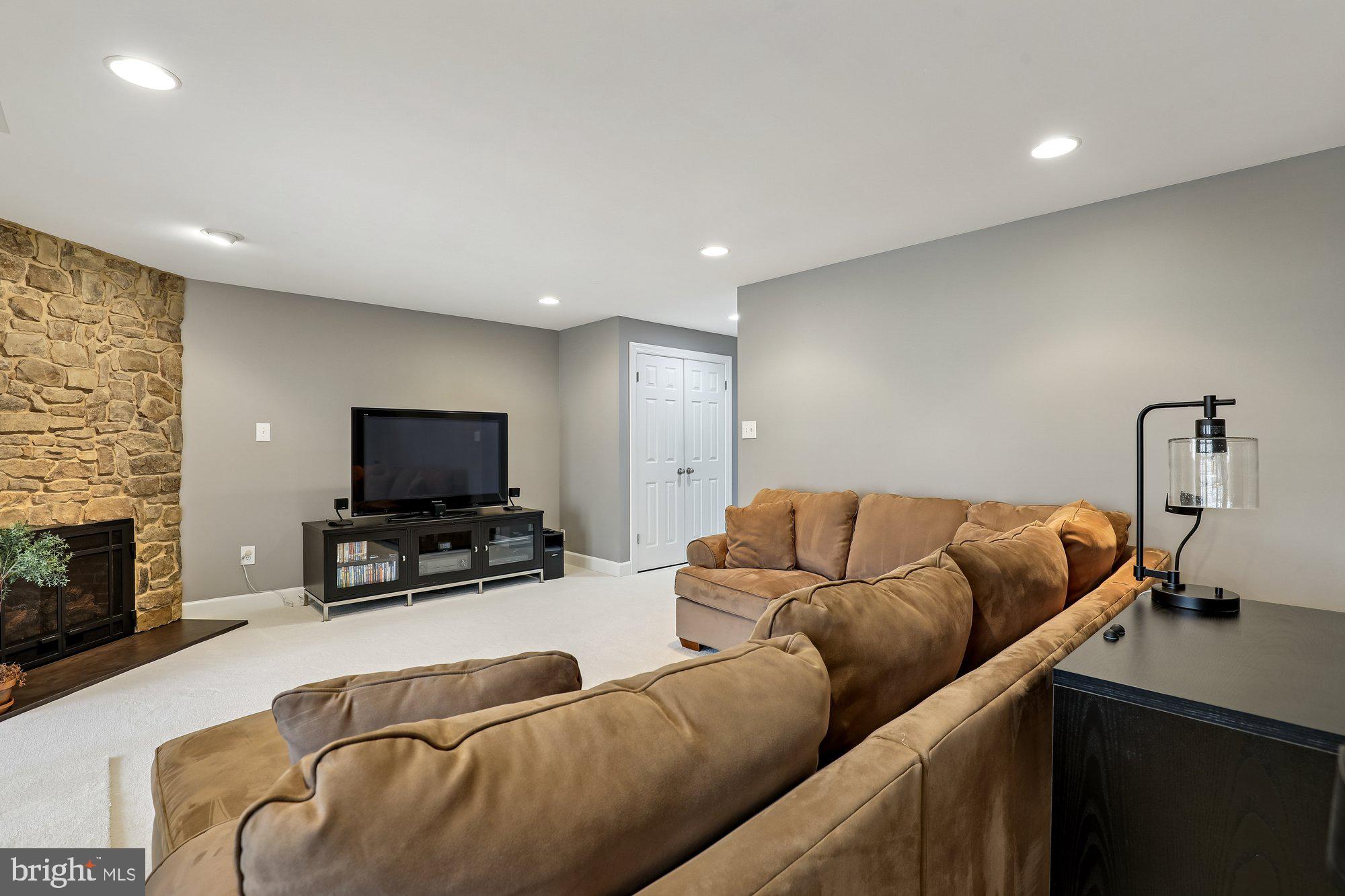 8019 Galla Knoll Circle Springfield, VA 22153 - Photo 43 of 52 Family Room