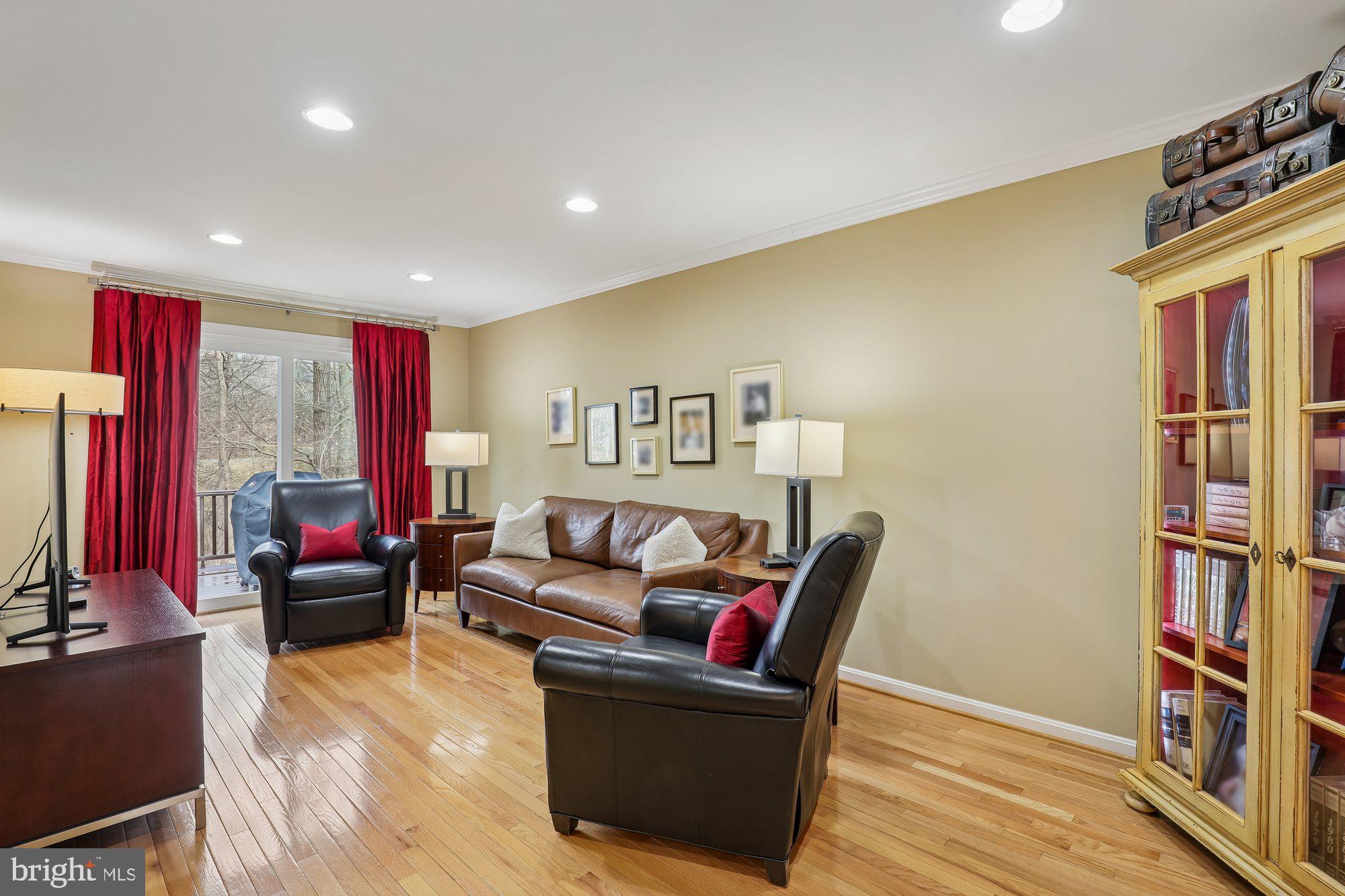 8019 Galla Knoll Circle Springfield, VA 22153 - Photo 5 of 52 Living Room
