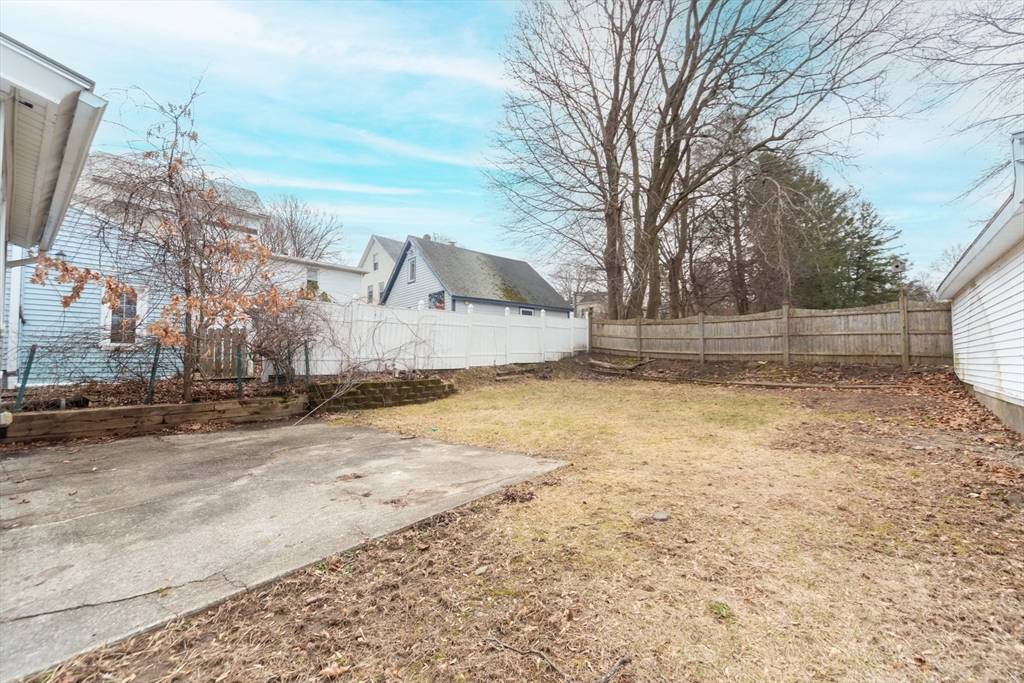 11 Pleasant Street Clinton, MA 01510 - Photo 5 of 39 Gallery Image 5