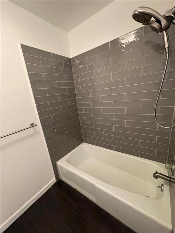 4416 Chowning Way Atlanta, GA 30338 - Photo 12 of 17 a bathroom with a bathtub
