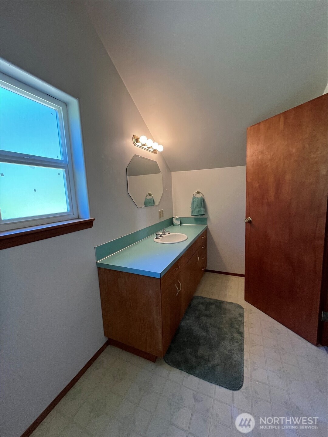 80 Southeast Channel Point Road Shelton, WA 98584 - Photo 21 of 26 a room with furniture