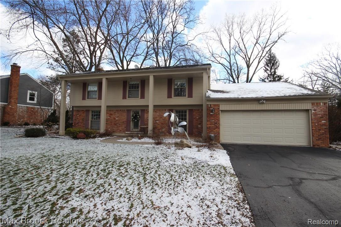 32630 Old Post Road Franklin, MI 48025 - Photo 1 of 33 Beautiful colonial in great location