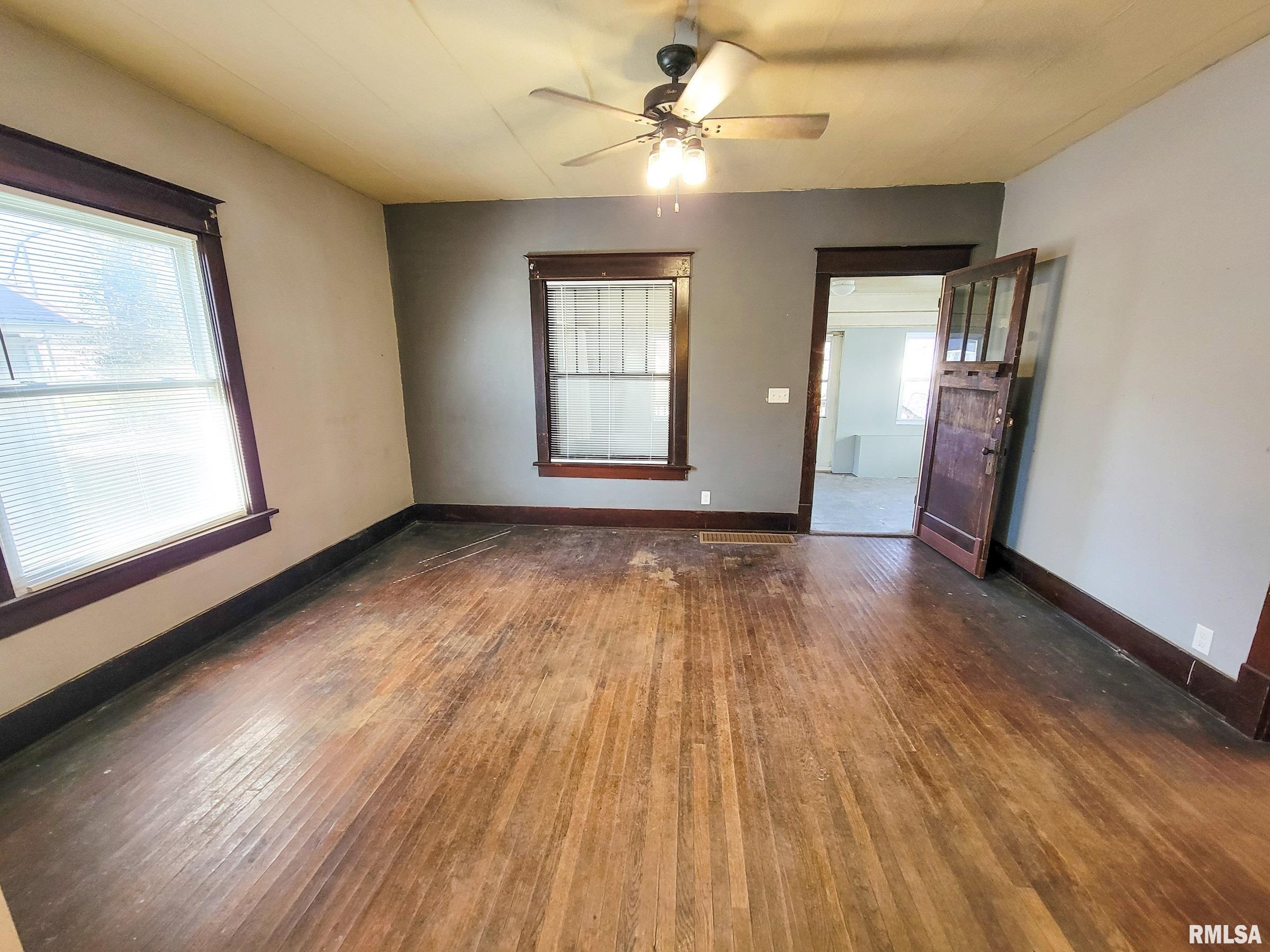 437 South Main Street Flora, IL 62839 - Photo 12 of 96