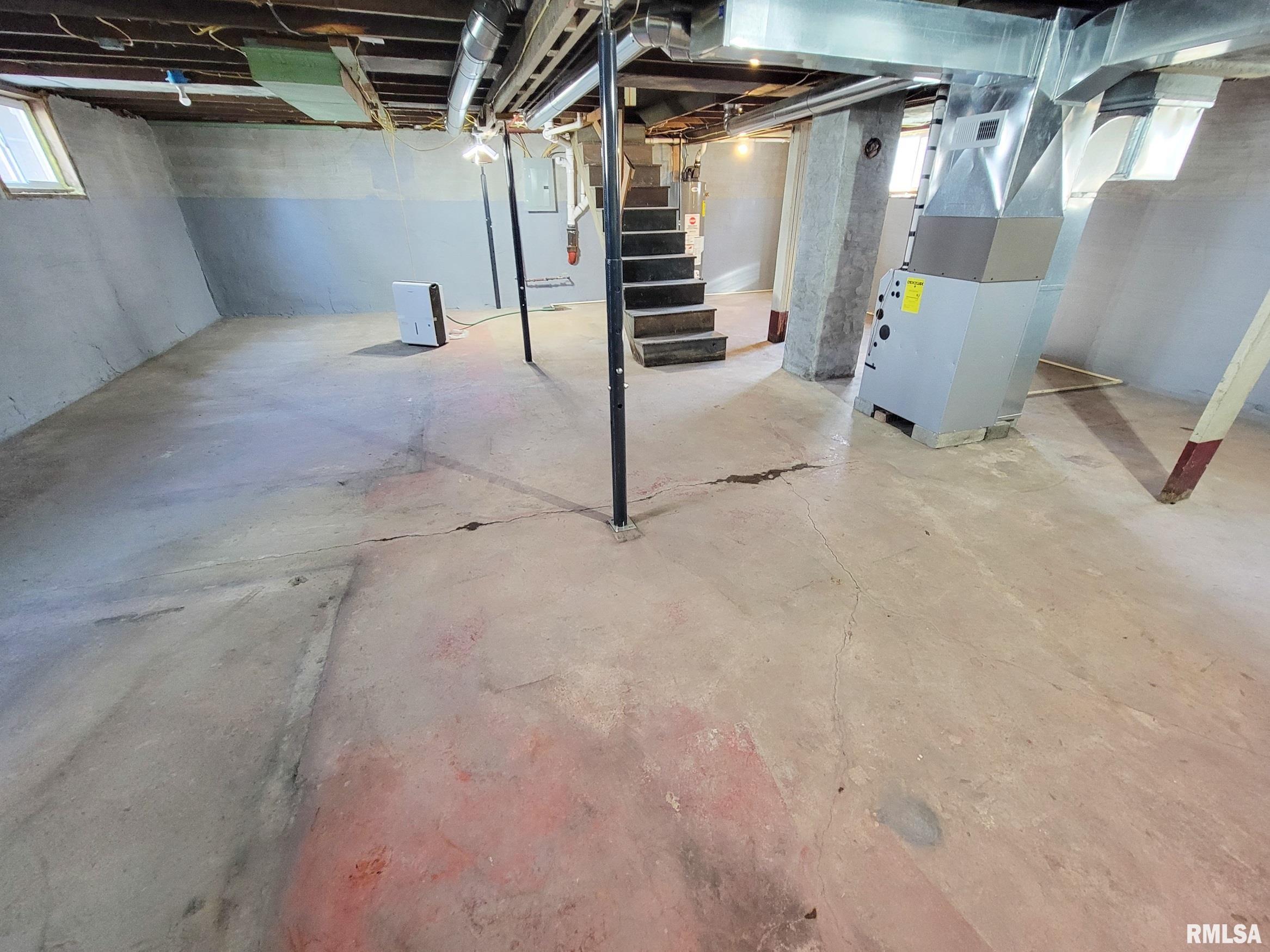 437 South Main Street Flora, IL 62839 - Photo 2 of 96