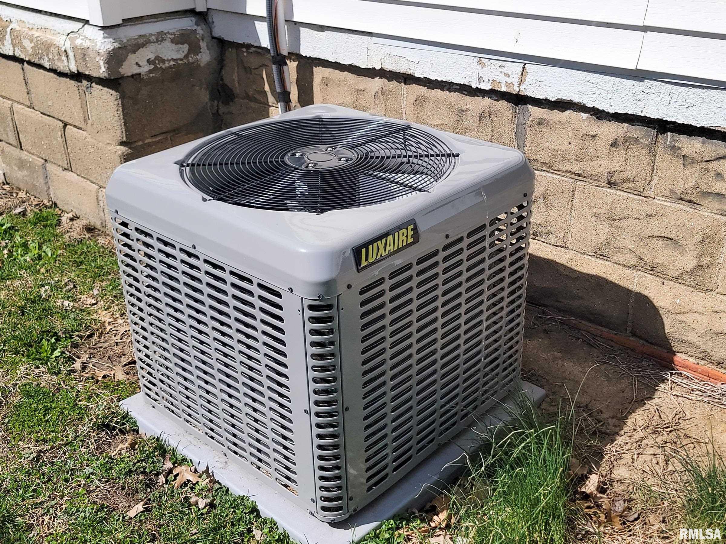 437 South Main Street Flora, IL 62839 - Photo 4 of 96