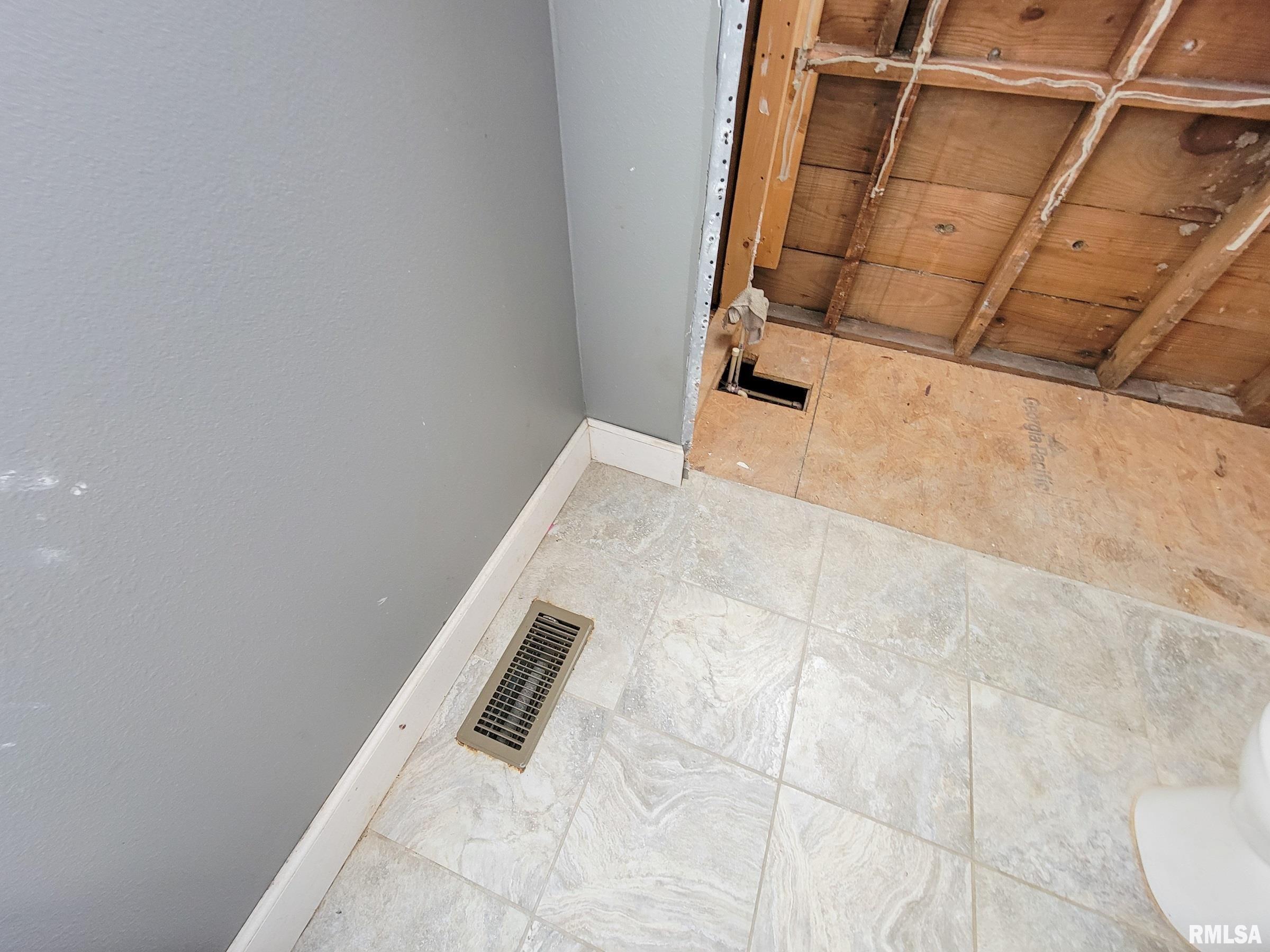 437 South Main Street Flora, IL 62839 - Photo 50 of 96