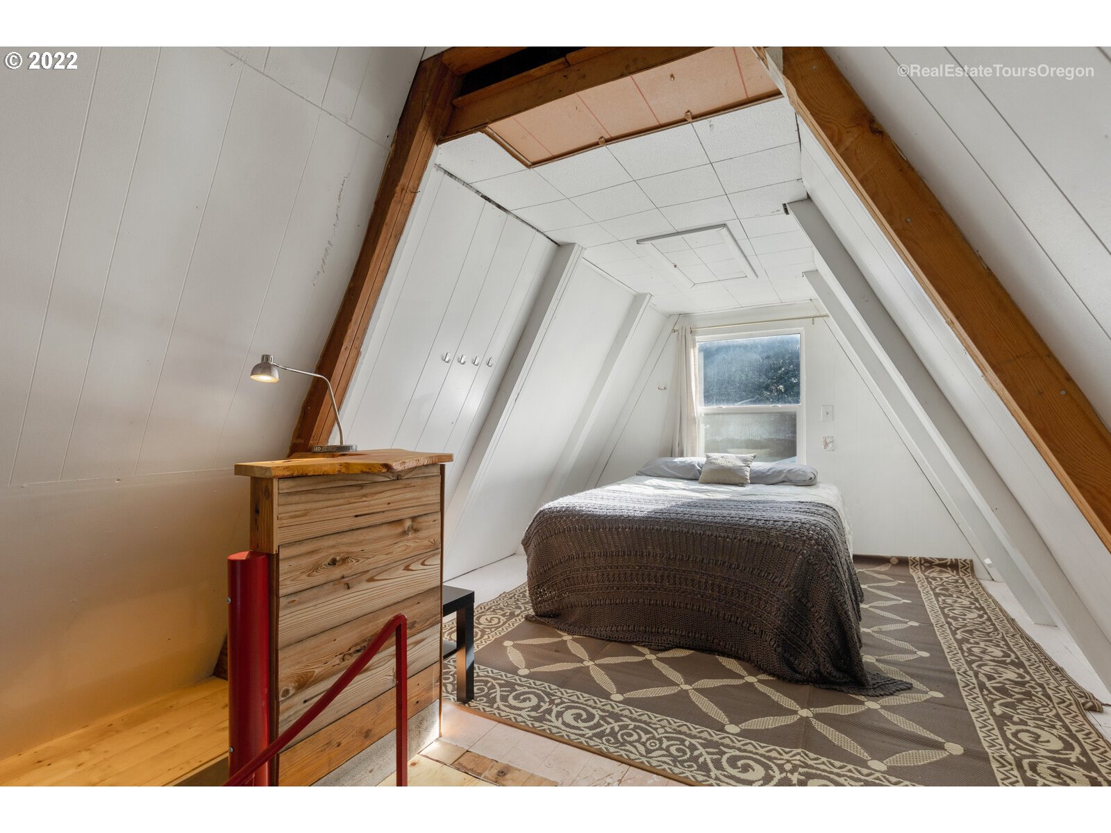 19465 Southeast Summertime Drive Sandy, OR 97055 - Photo 16 of 27 a living room with a couch