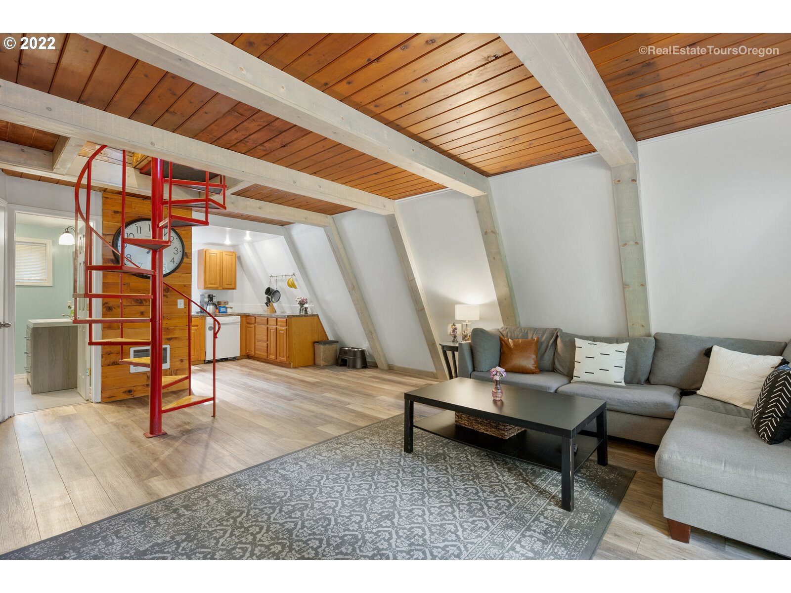 19465 Southeast Summertime Drive Sandy, OR 97055 - Photo 6 of 27 a living room with furniture