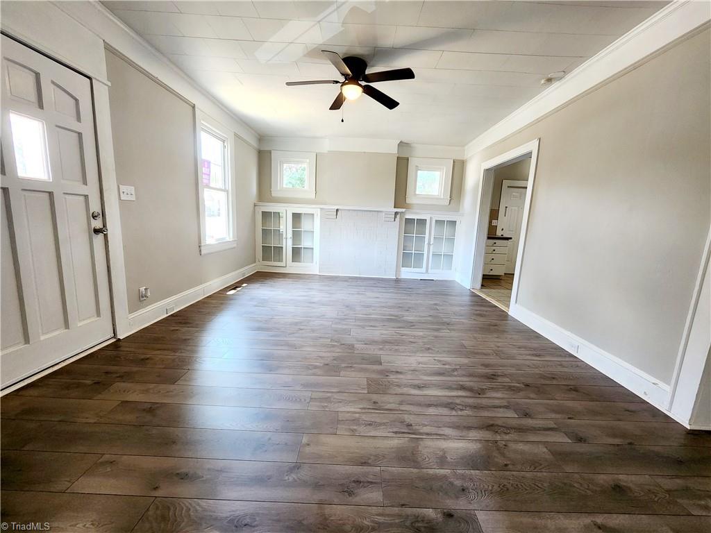 5211 Old Rural Hall Road Winston-Salem, NC 27105 - Photo 6 of 22 Livingroom