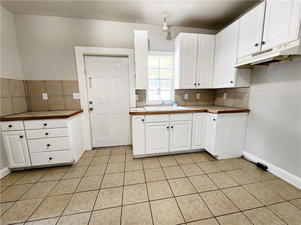 5211 Old Rural Hall Road Winston-Salem, NC 27105 - Photo 9 of 22 Kitchen with side door to side deck