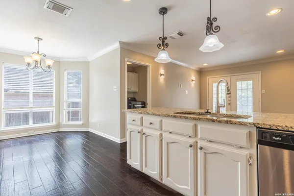 $2,650 | 16111 Santa Cathrena, San Antonio, TX 78232