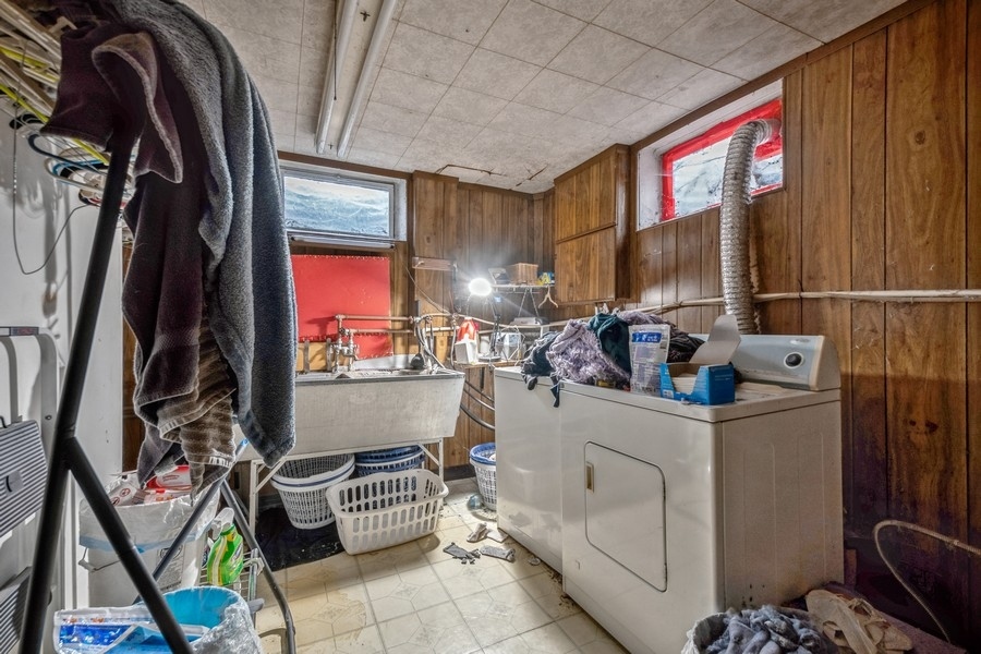 8645 Frontage Road Skokie, IL 60077 - Photo 8 of 13 a room with furniture and a window