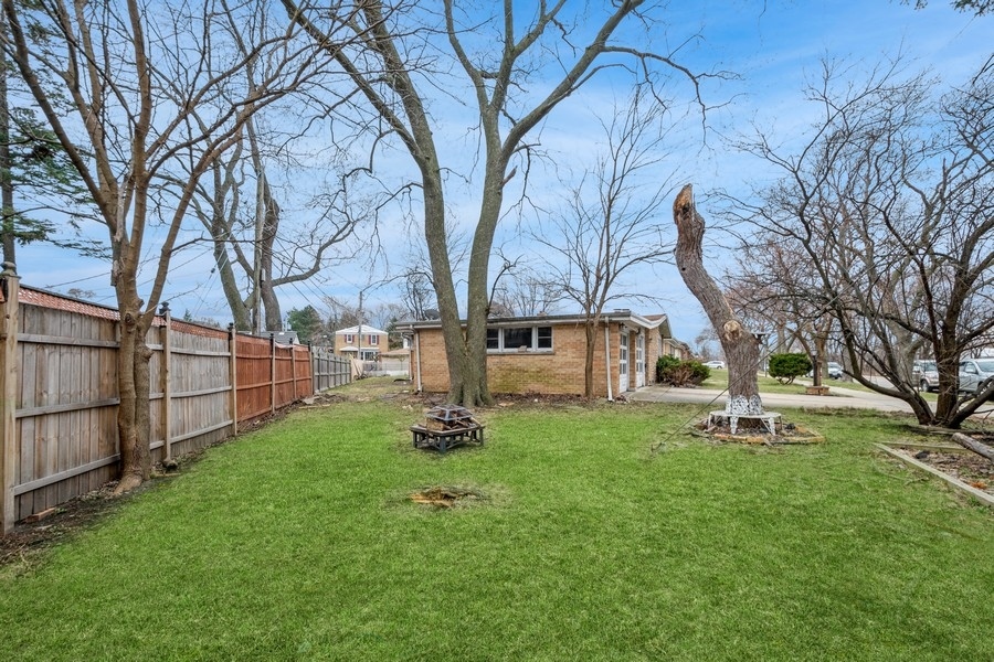 8645 Frontage Road Skokie, IL 60077 - Photo 10 of 13 a garden with trees in front of it
