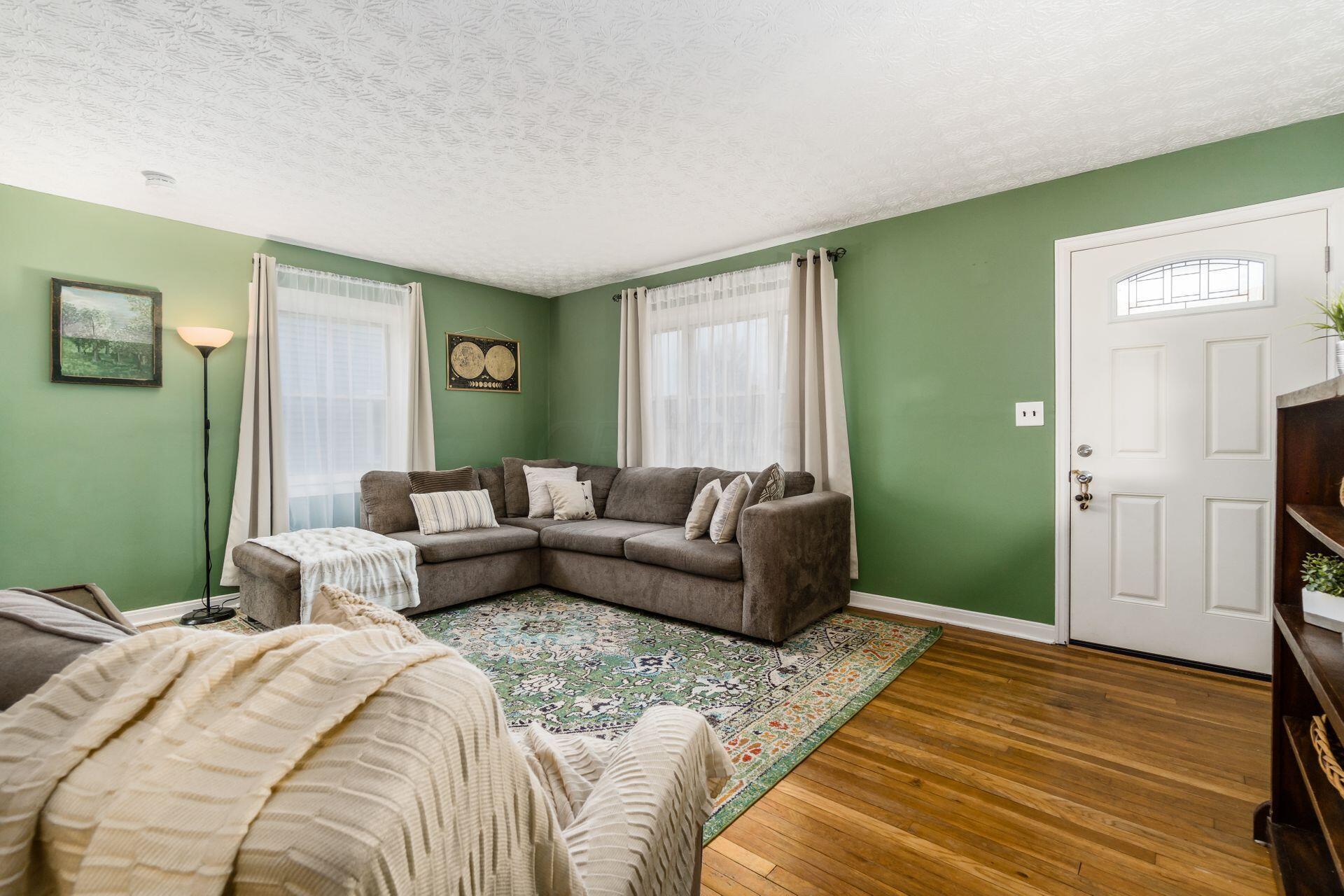 3114 Karl Road Columbus, OH 43224 - Photo 7 of 50 Living Room