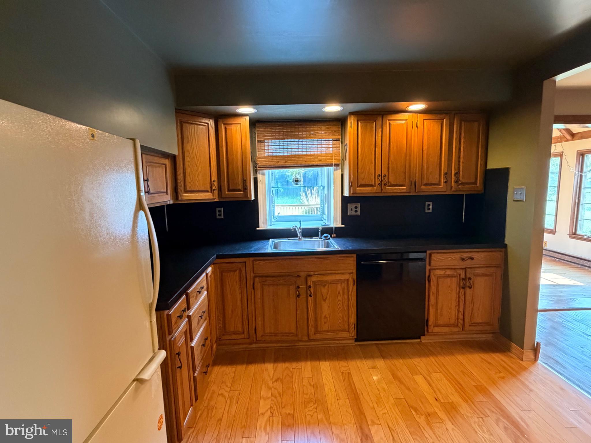 803 Rennard Circle Philadelphia, PA 19116 - Photo 13 of 42 Warm wood tones in a cozy kitchen.