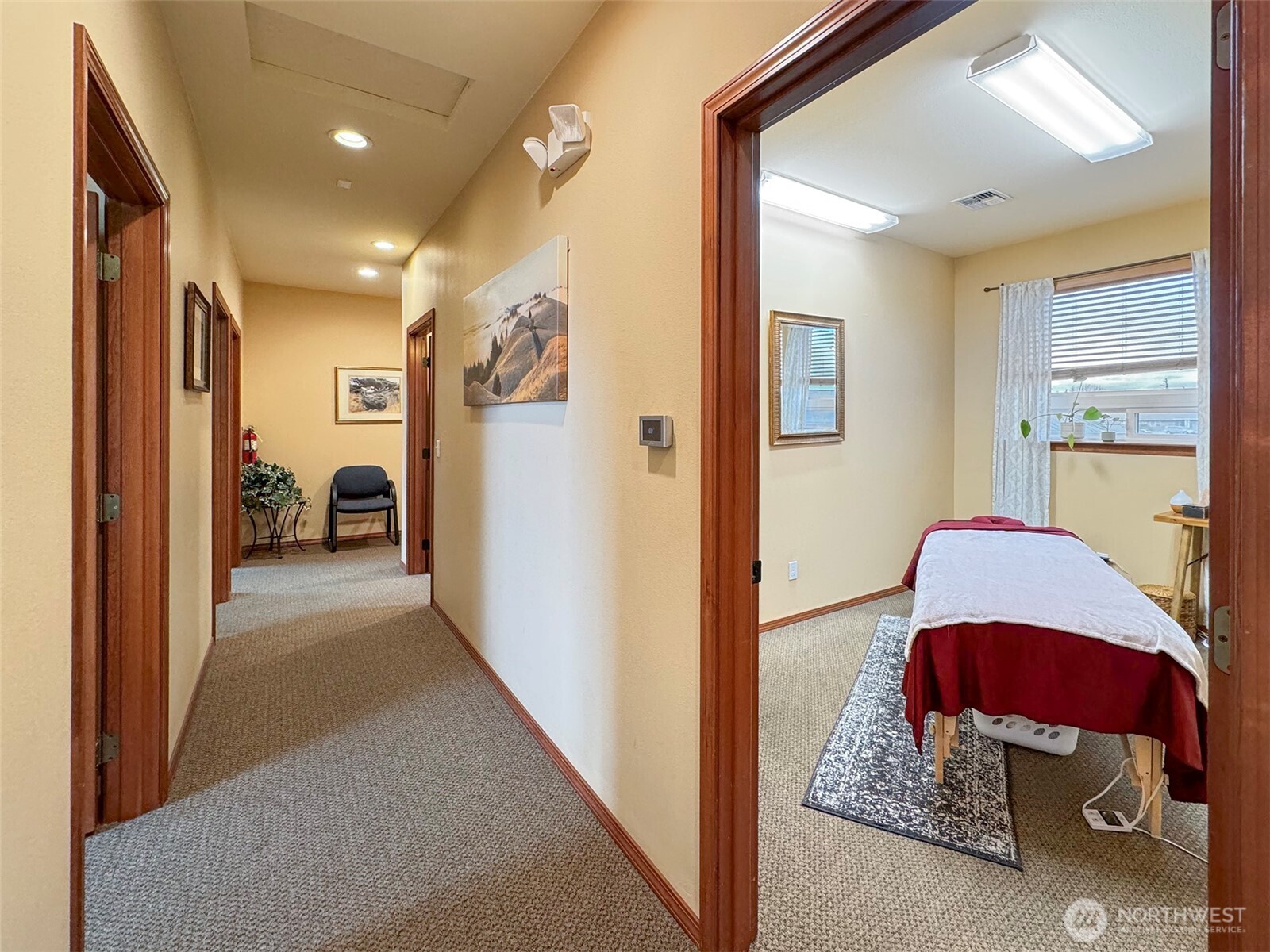 534 North 5th Avenue, Unit 7 Sequim, WA 98382 - Photo 18 of 38 a view of a hallway with furniture and a livingroom