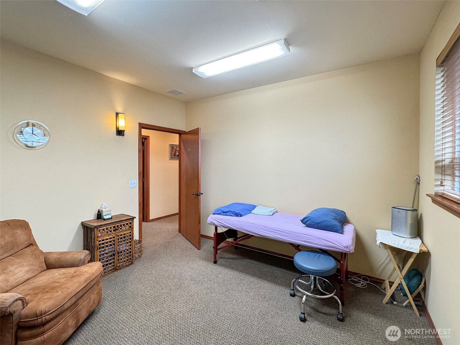 534 North 5th Avenue, Unit 7 Sequim, WA 98382 - Photo 25 of 38 a room with furniture and a window