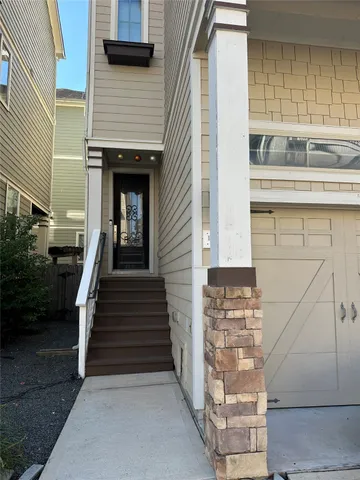 a view of entryway with a front door